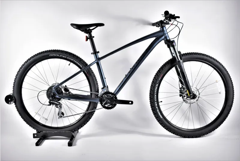 specialized pitch black