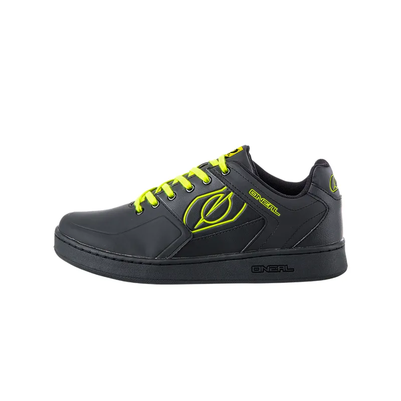 pinned flat pedal shoe