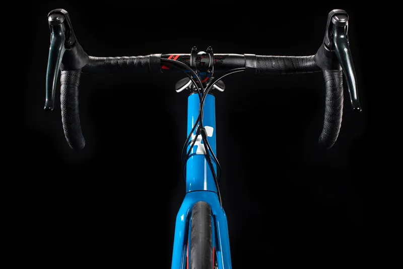 [中古]CUBE-ATTAIN RACE(2020):赤青:58サイズ 2020年式CUBE ATTAIN RACE DISC ティアグラ完成車のカラー紹介