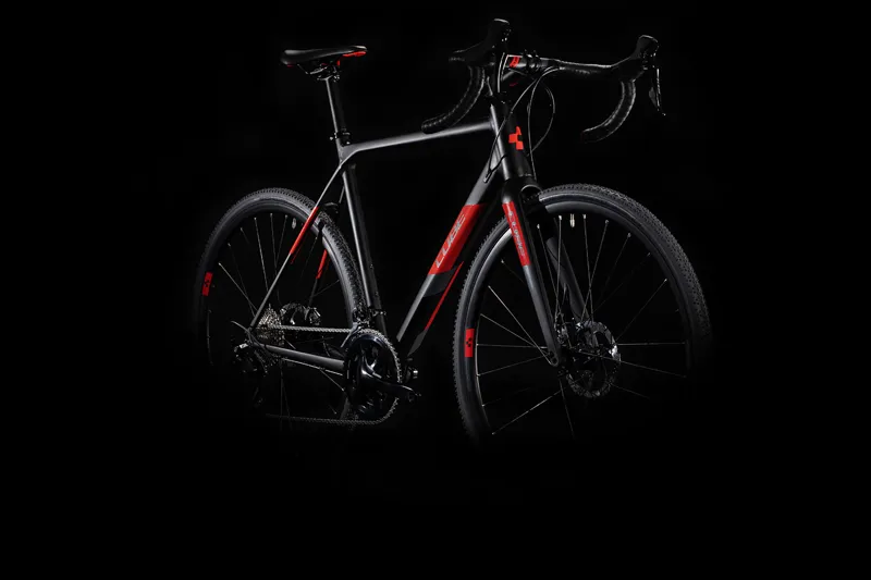 cube cross race black n red