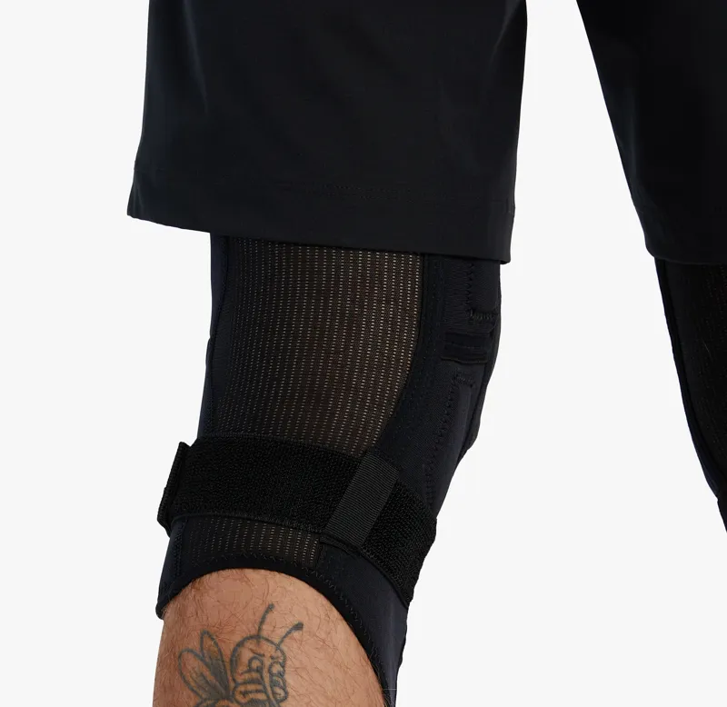Race Face Ambush Knee Guards - Stealth-3