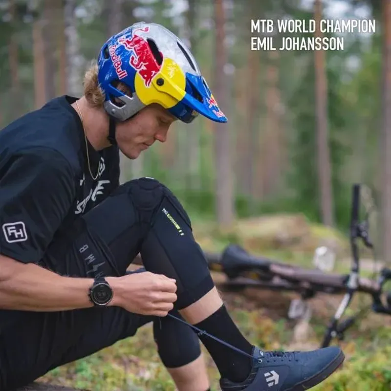 G-Form Pro Rugged 2 Knee Armour - Black-3