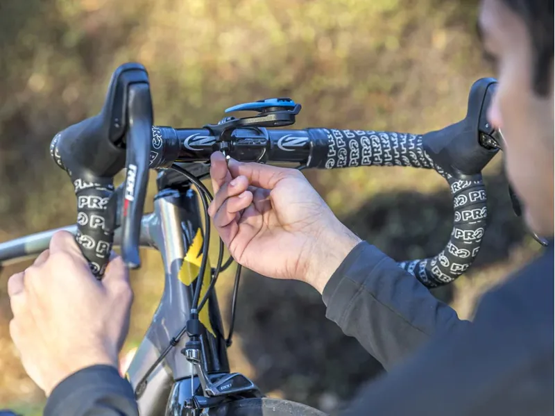 Quad Lock Cycling Out Front Mount - Black-9