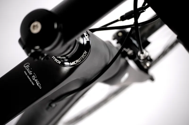 Basso Venta Rim Potenza 2022 Carbon Road Bike - Anthracite-2