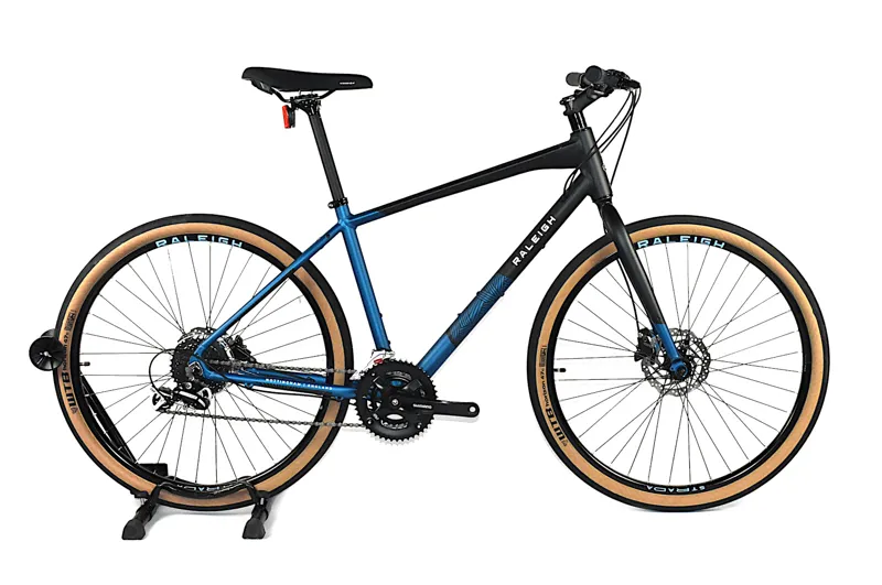 Nearly New 2021 Raleigh Strada City 650b Hybrid Bike Medium Black/Blue