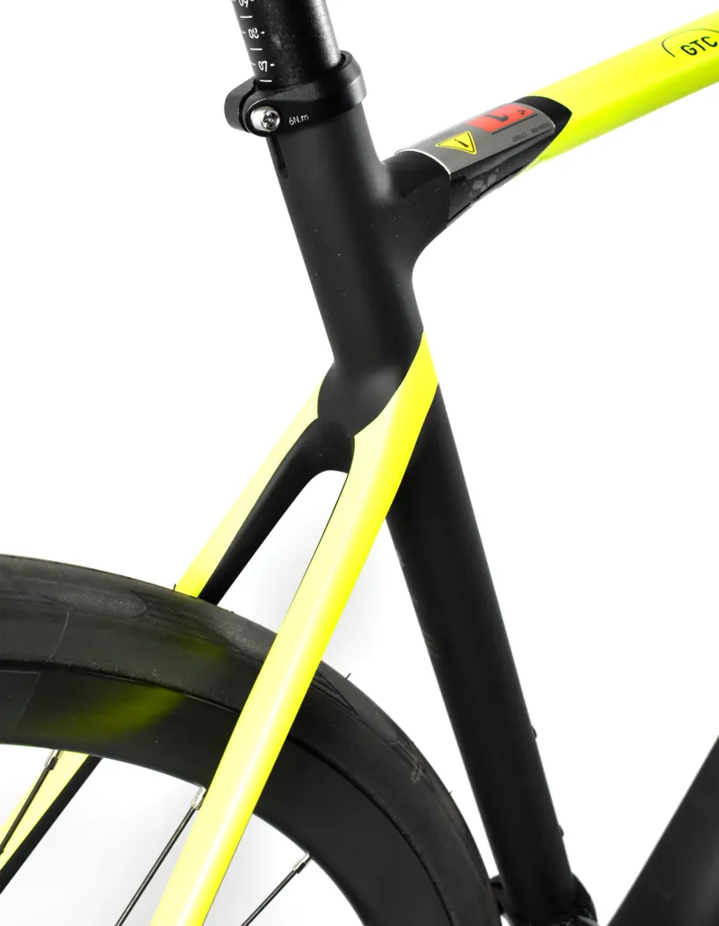 Nearly New 2021 Cube Attain GTC Race Road Bike 58cm Carbon/Flash Yellow-5