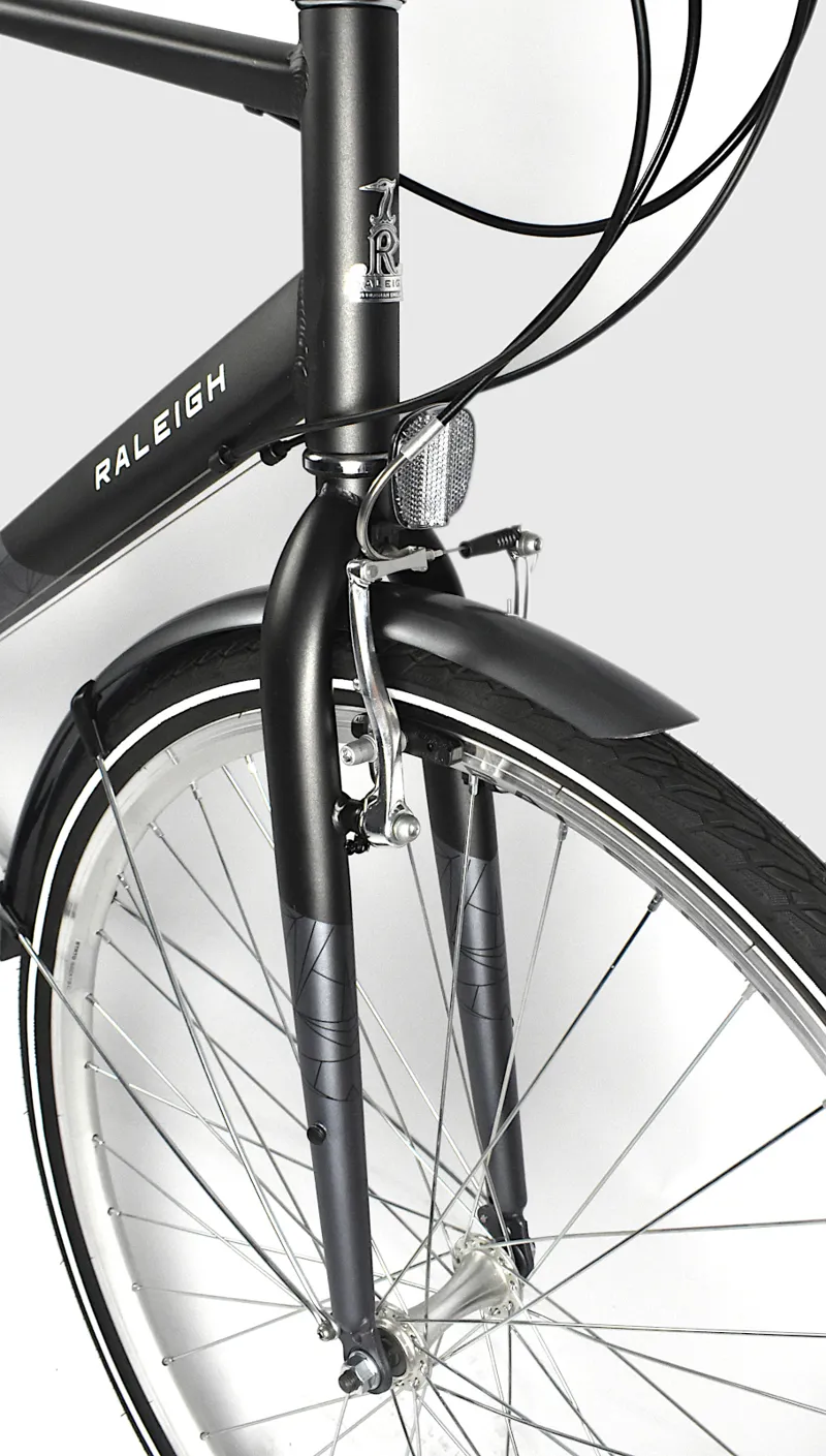 Nearly New 2020 Raleigh Pioneer 700c Hybrid Bike 23 inch XL Grey-3