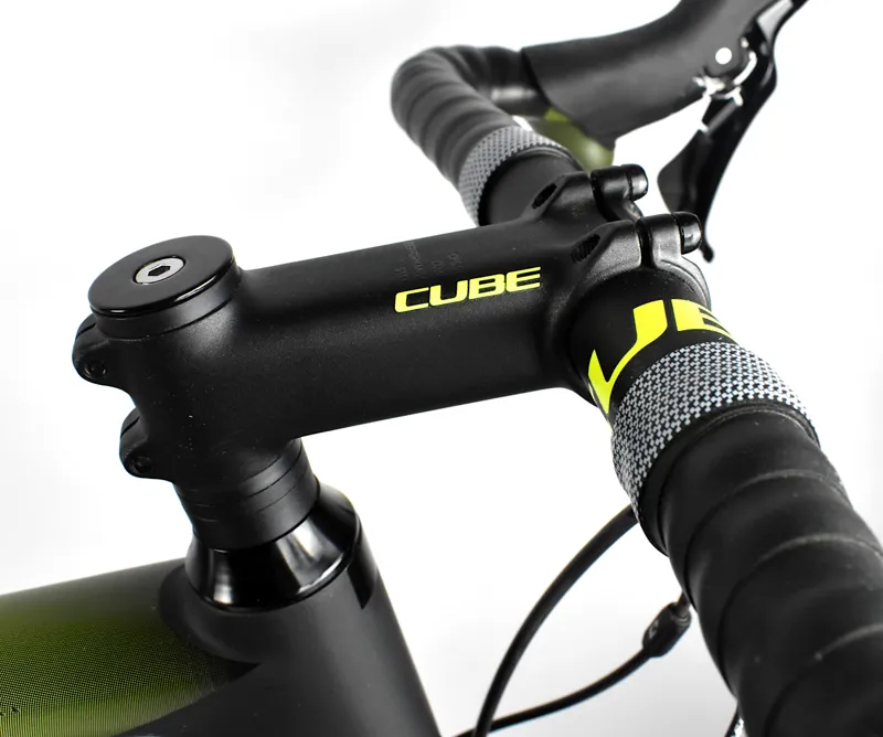 Nearly New 2021 Cube Attain GTC Race Road Bike 58cm Carbon/Flash Yellow-8