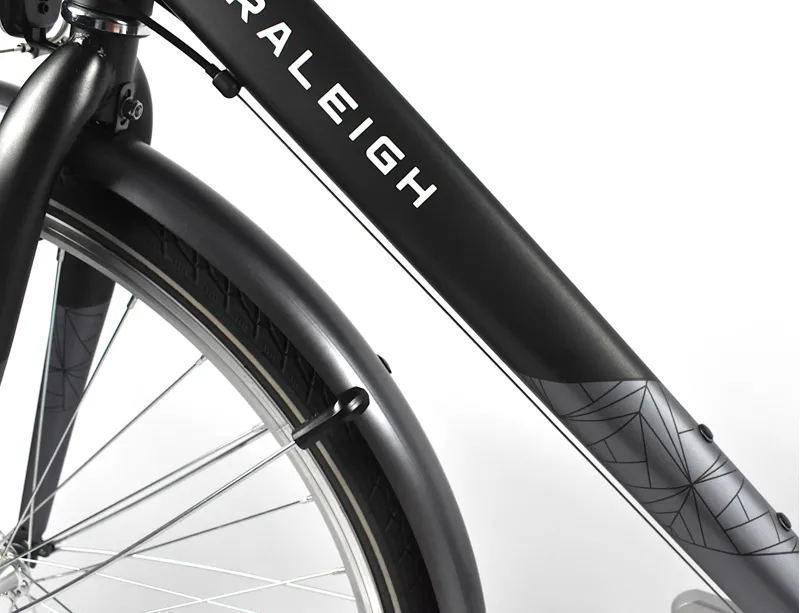 Nearly New 2020 Raleigh Pioneer 700c Hybrid Bike 23 inch XL Grey-5