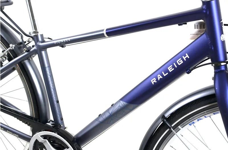 Nearly New Raleigh Pioneer Tour 700 2023 Hybrid Bike - 17 inch - Blue/Grey-3