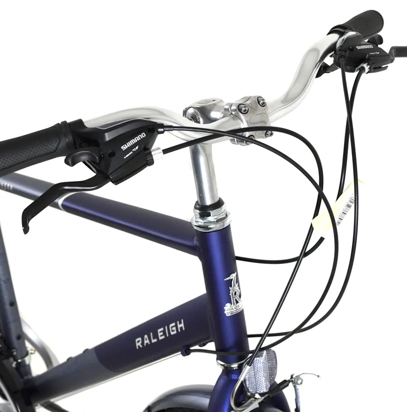 Nearly New Raleigh Pioneer Tour 700 2023 Hybrid Bike - 19 inch - Blue/Grey-6