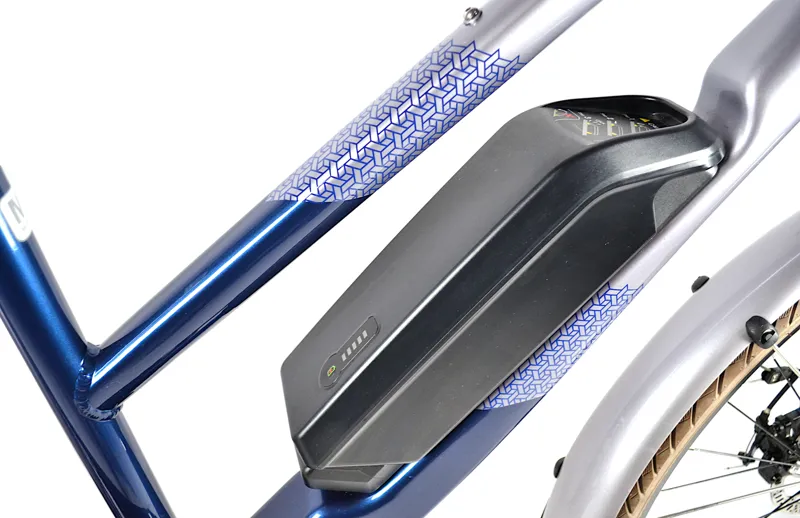 Ex Demo 2022 Raleigh Array Open Frame 700 Electric Urban Bike Medium Silver/Blue-6