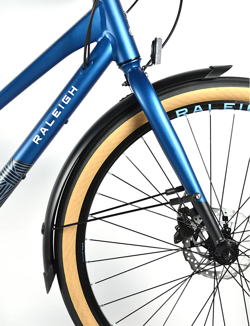 Nearly New 2022 Raleigh Strada City 650b Women's Hybrid Bike 17 inch Black/Blue-4