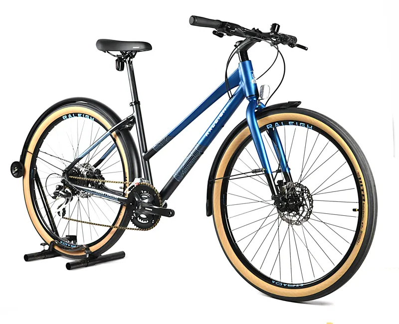 Nearly New 2022 Raleigh Strada City 650b Women's Hybrid Bike 17 inch Black/Blue-8