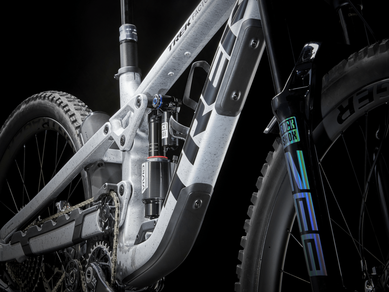 Trek Slash 9.9 Gen 6 XX AXS 2024 Full Suspension MTB - Argent Drizzle-10