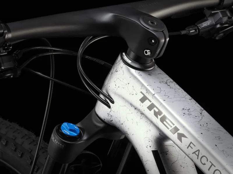 Trek Supercaliber SLR 9.8 XT Gen 2 2024 Full Sus MTB - Argent Drizzle-10