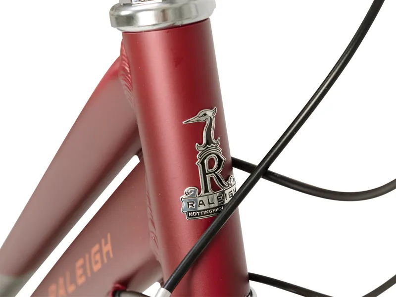 Raleigh Pioneer Grand Tour 700c 2023 Women's Hybrid Bike - Burgundy-6