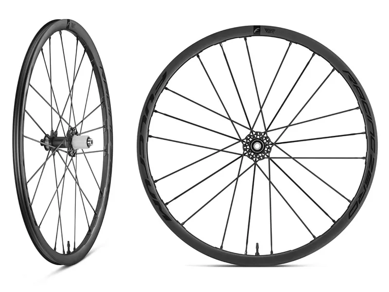 パーツ FULCRUM RACING ZERO COMPETIZIONE Fulcrum stretches out with new, wider Racing Zero