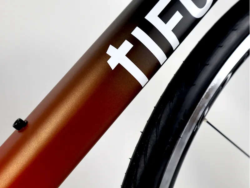 Tifosi Scalare Caliper Centaur Carbon Road Bike - Black/Red -4