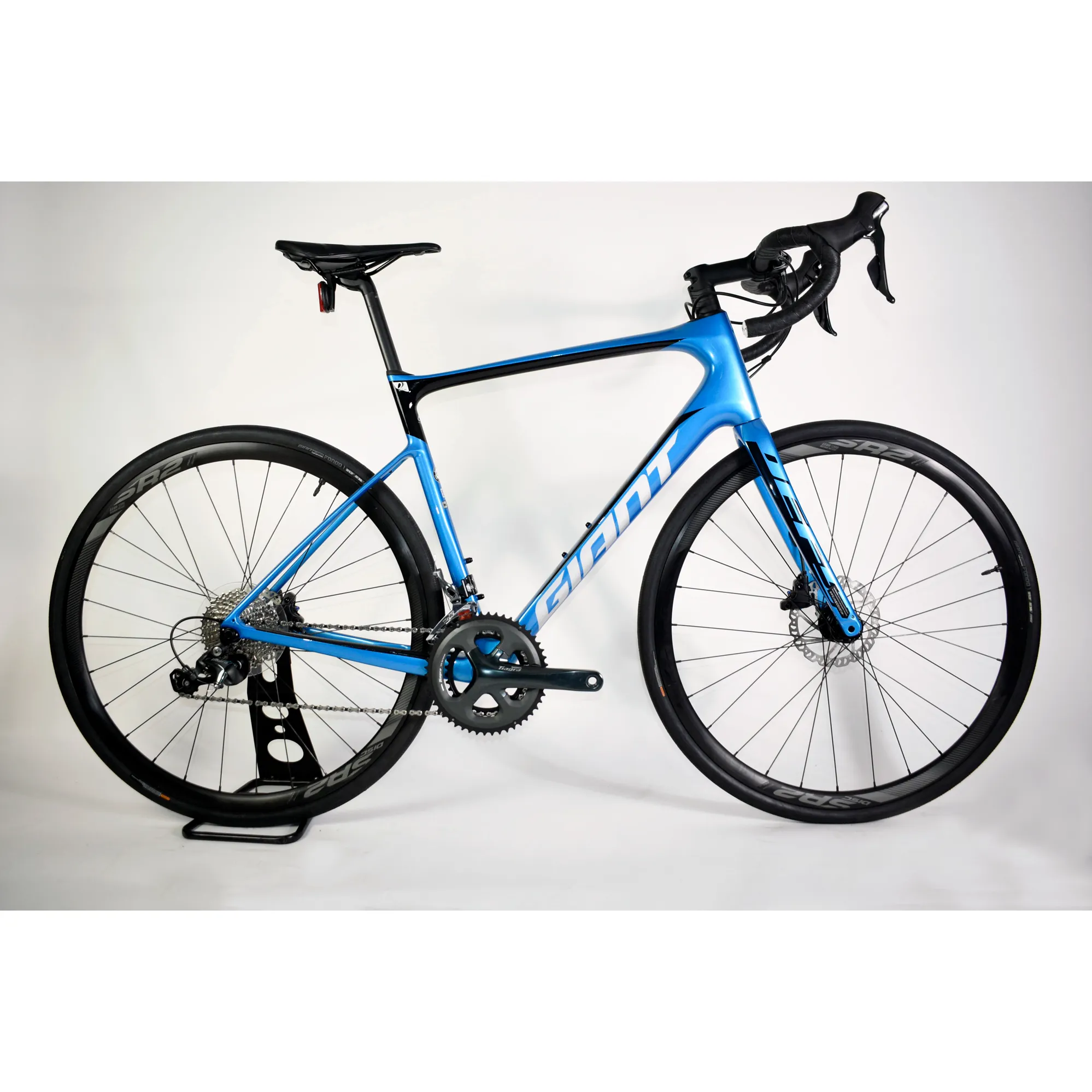 Nearly New 2020 Giant Defy Advanced Road Bike M/L Blue