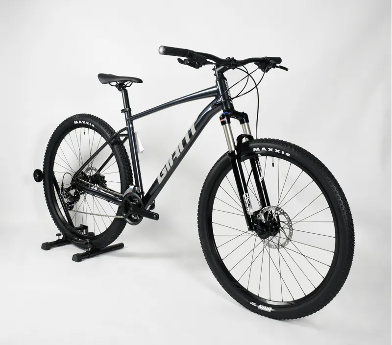 Nearly New Giant Talon 29 3 Mountain Bike Black Large-7