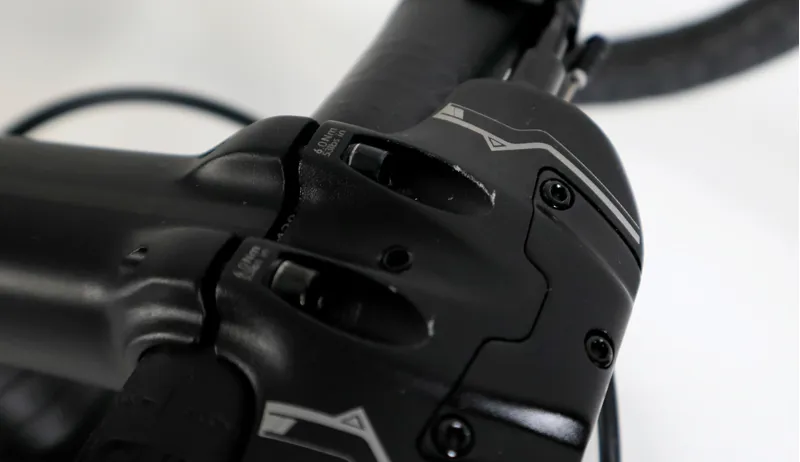 Nearly New Giant Defy Advanced 3 Road Bike M L Blue