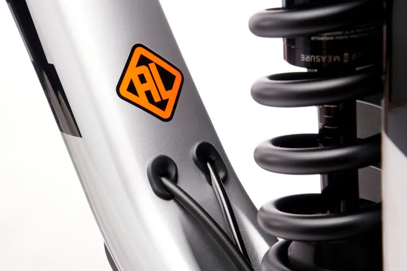 Kona Operator 27.5 2021 Full Suspension MTB - Gloss Faux Chrome-11