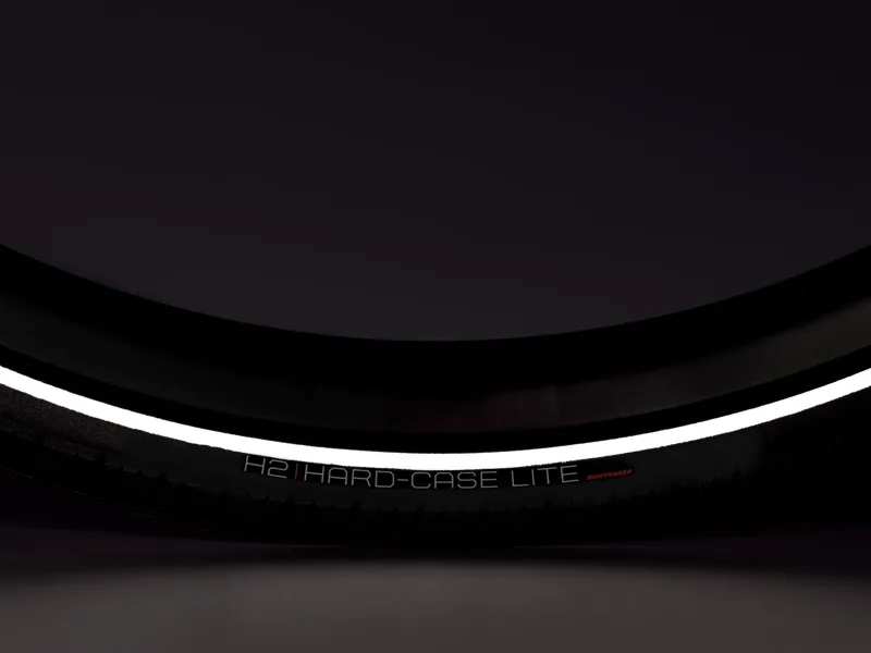 Bontrager H2 Hard-Case Lite 700x32c Hybrid Tyre - Black/Reflective-3