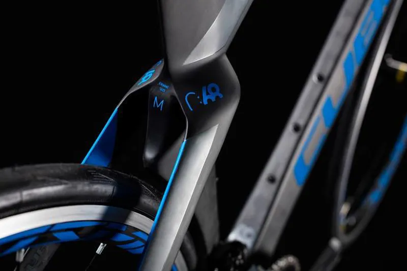Cube Aerium Race 2019 Triathlon Bike - Carbon/Blue-1
