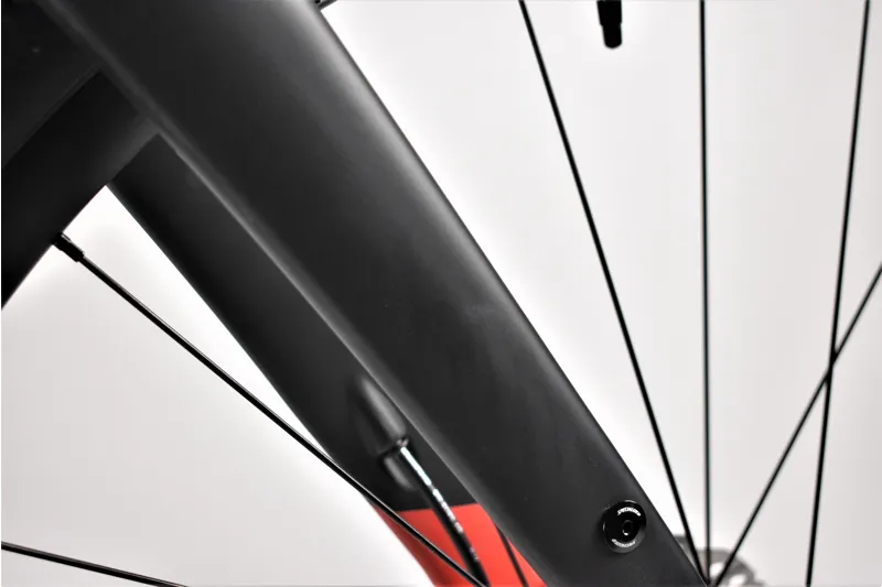 Nearly New 2019 Specialized Diverge Sport Gravel Road Bike -54cm-2