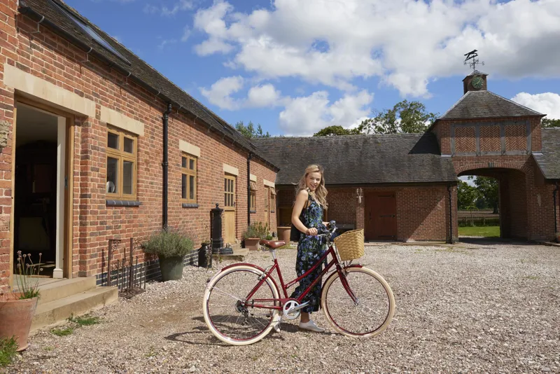 Raleigh Sherwood Womens 2019 Hybrid Bike - Cherry-9