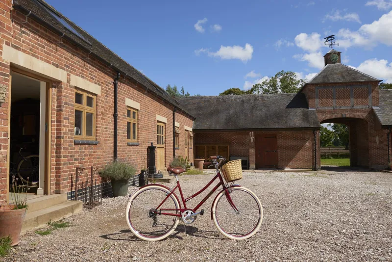 Raleigh Sherwood Womens 2019 Hybrid Bike - Cherry-8