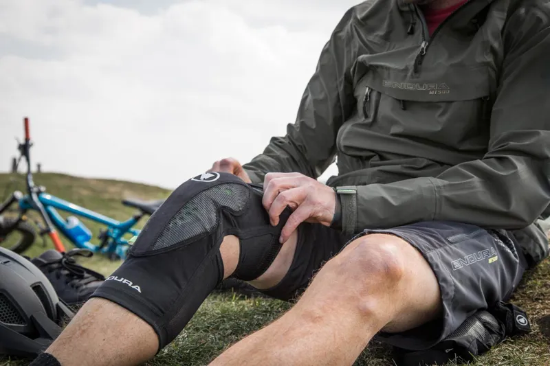 Endura MTR Knee Guard - Black-3