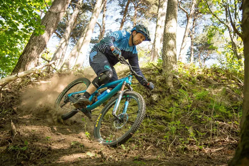 Endura MTR Knee Guard - Black-4