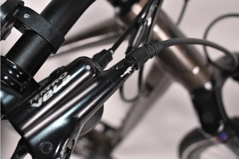 Ex-Roadshow 2019 Specialized Crosstrail Sport Hybrid Bike - Large-3