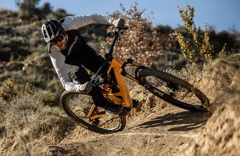 Orbea Rise LT railing a bermed corner