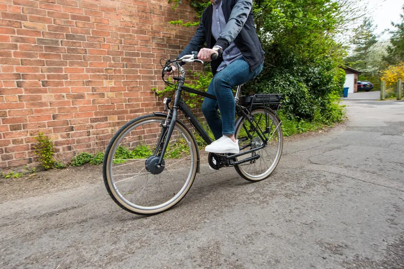 Raleigh Pioneer E Crossbar 700c 2019 Electric Urban Bike - Grey-11