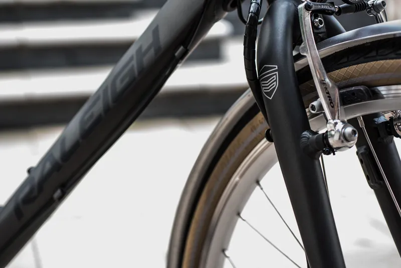 Raleigh Pioneer E Crossbar 700c 2019 Electric Urban Bike - Grey-6