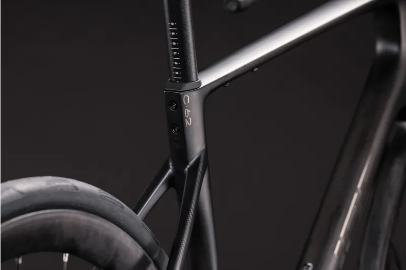 Cube Attain C:62 Race 2027 Carbon Endurance Road Bike - Coalchrome-2