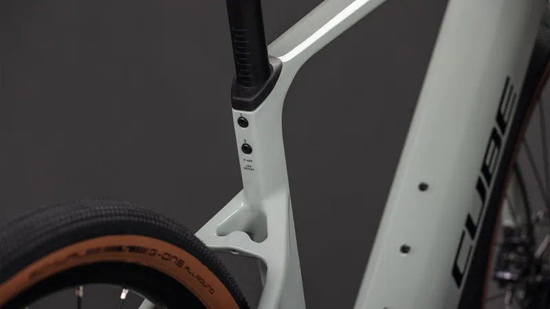 Cube Nuroad Hybrid C62 Race 400X 2026 Electric Gravel Bike - Reedbeige-3