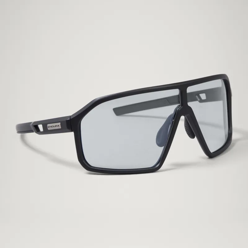 Endura Mullet Photochromic Cycling Sunglasses - Matt Black