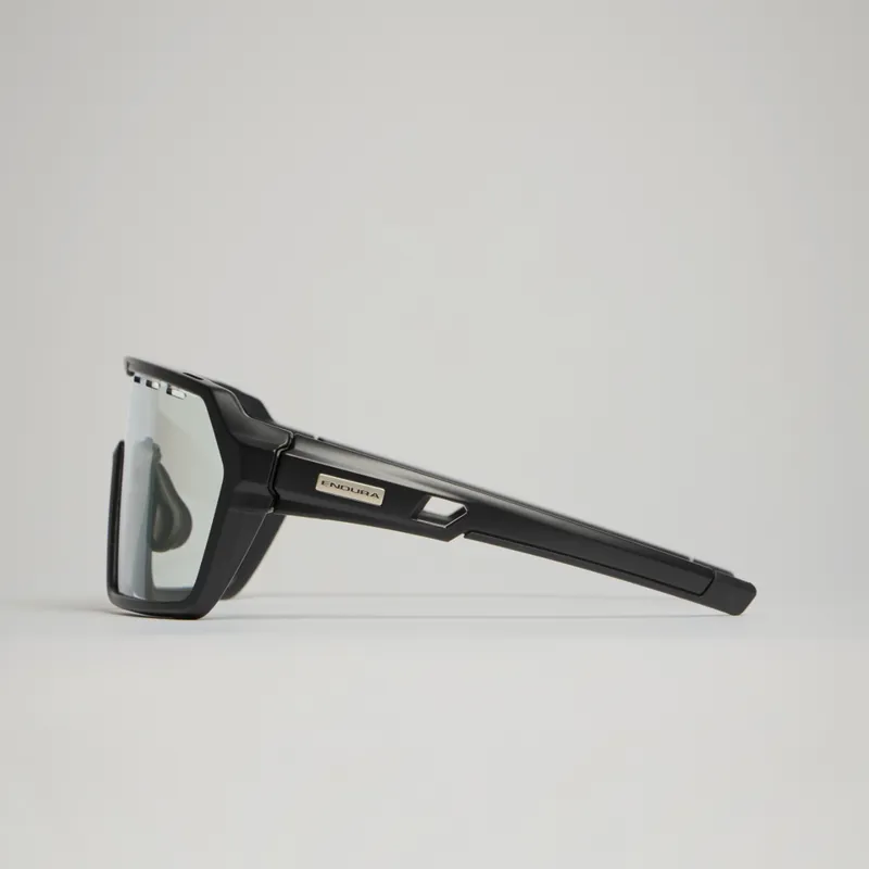 Endura SingleTrack Photochromic Cycling Sunglasses - Matt Black-1