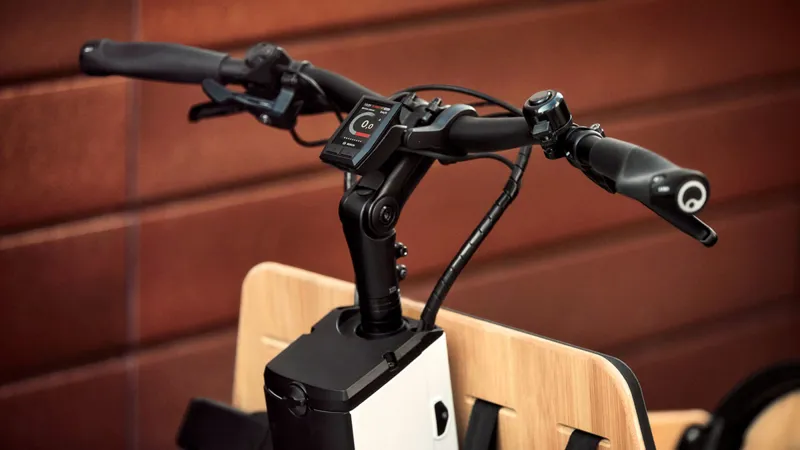 Bergamont E-Cargoville LJ Elite 2025 Electric Cargo Bike - shiny white-3