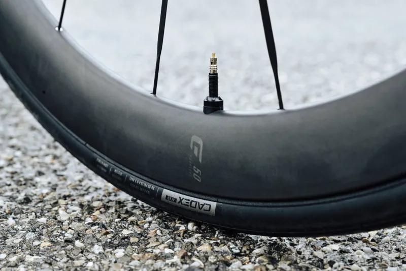 Cadex Aero Folding Road Clincher Kevlar/Carbon Bead Tyre - 700x28c-5