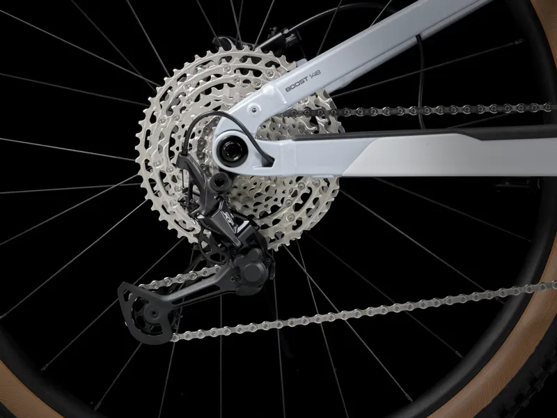 Trek Powerfly FS 7 Gen 3 625 27.5/29er 2024 Electric MTB - White-7