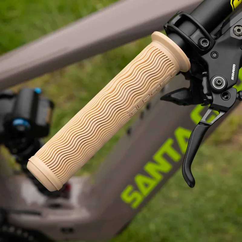 The Bartender Pro Vero Sandler Signature Grip - Hero Dirt-4