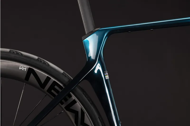 Cube Agree C:62 Race 2027 Carbon Road Bike - Chromeblue/Liquidblue-4