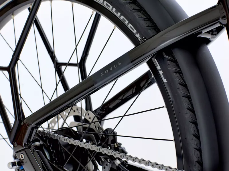 Raleigh Novus Hub Gear Crossbar 600wh 2026 Electric Hybrid Bike - Onyx Black-6