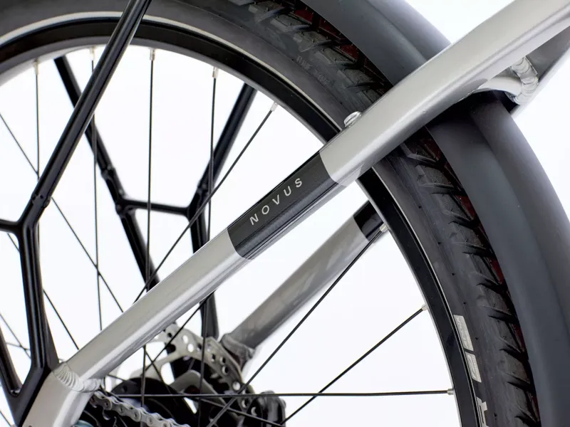 Raleigh Novus Hub Gear Lowstep 600wh 2026 Electric Hybrid Bike - Platinum Chrome-6