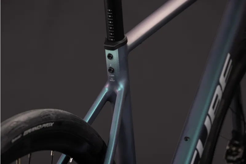 Cube Attain Race 2027 Endurance Road Bike - Smaragdgrey/White-3